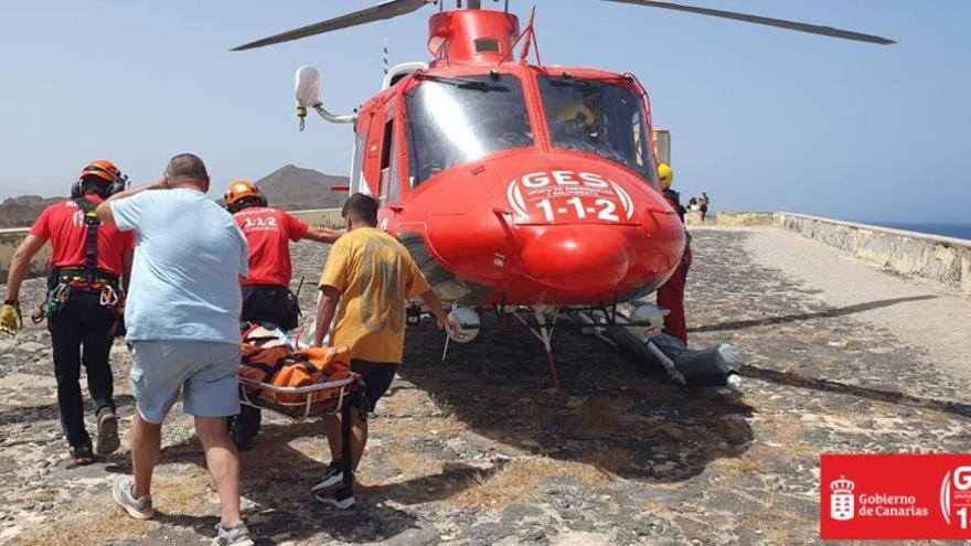 Rescatan a una mujer en helicóptero tras sufrir una caída en la Isla de Lobos