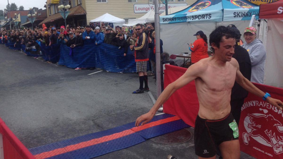 Kilian Jornet y Emelie Forsberg ganan la exigente Mount Marathon de Alaska