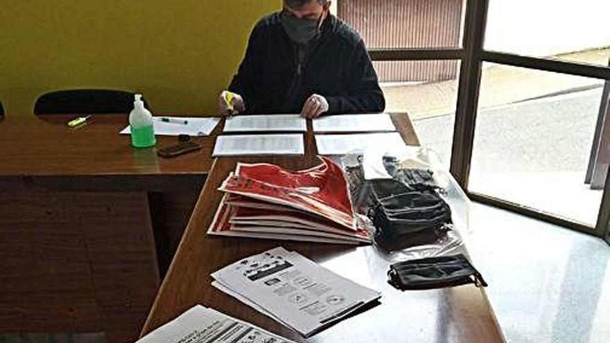 L&#039;alcalde de Cercs, Jesús Calderer, preparant les entregues