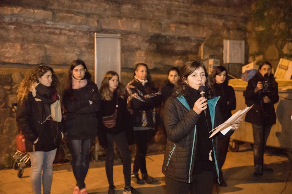 Unes 400 persones es manifesten a Manresa contra la violència masclista