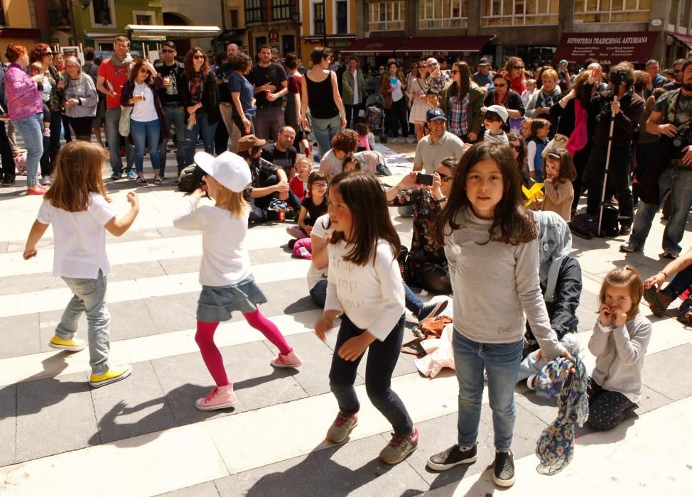 Talleres y conciertos en la plaza del Marqués a favor de la acogida de refugiados.