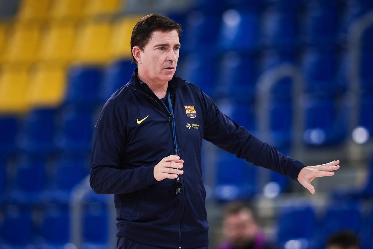 Xavi Pascual, en el entrenamiento de este lunes en el Palau, previo al duelo de este martes ante Dubai Basketball