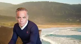 El refugio de Joaquín Torres (55) en verano tiene menos de 1.000 habitantes y una ermita sobre el mar: las raíces del arquitecto están en un pueblo gallego
