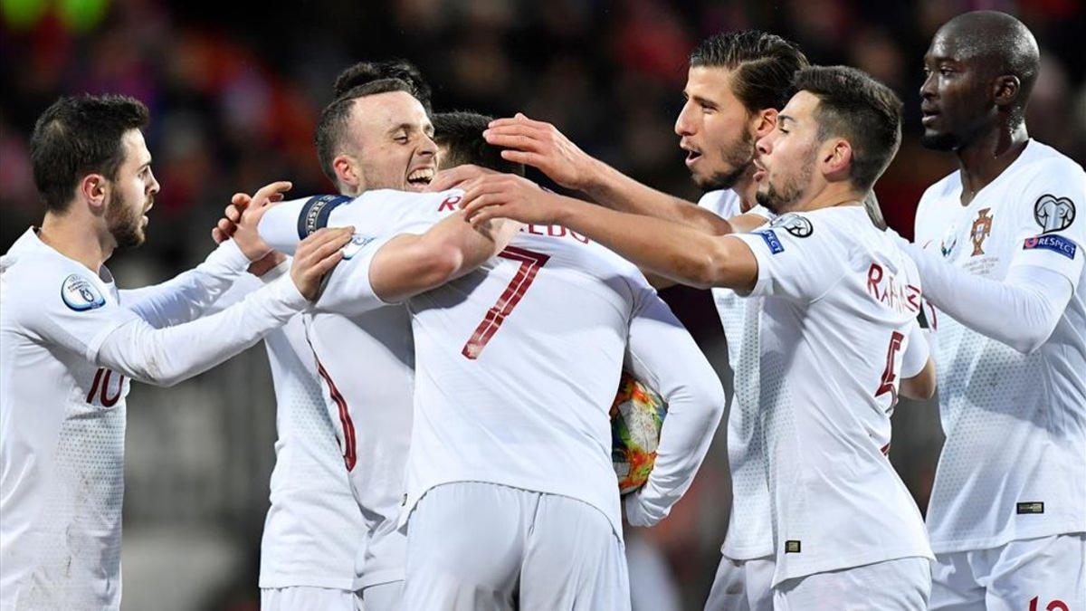 Portugal celebrando el tanto de Cristiano Ronaldo en Luxemburgo