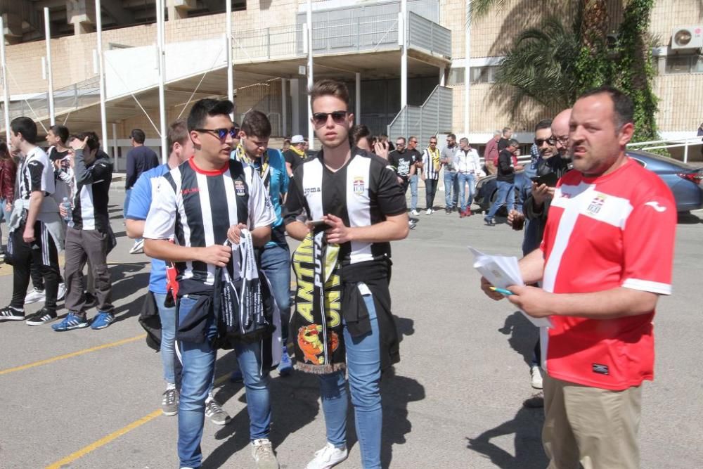 Salida de los jugadores y las peñas del FC Cartagena hacia Murcia para el derbi