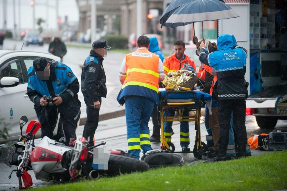 Herido grave un motorista en una salida de vía en el paseo marítimo