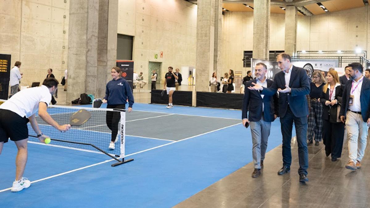 Luis Cervera, recorriendo las instalaciones durante el SPORTCITIES de Valencia
