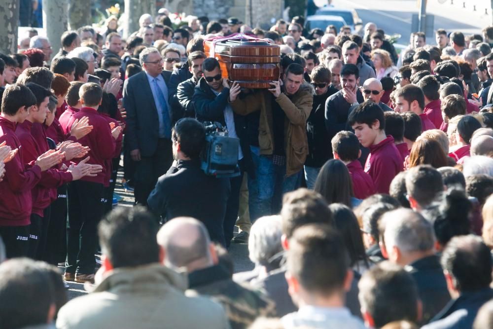 La gran familia del deporte asturiano rinde homenaje póstumo al futbolista Hugo Suárez