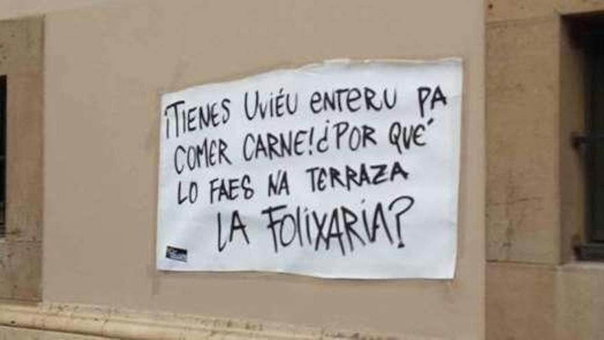 &quot;No les pueden echar&quot;, dice el edil de Cultura sobre los expulsados de un chiringuito vegano por comer chistorra