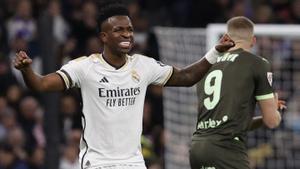 Vinicius celebra su gol, que era el 1-0 al Girona, en el Bernabéu.