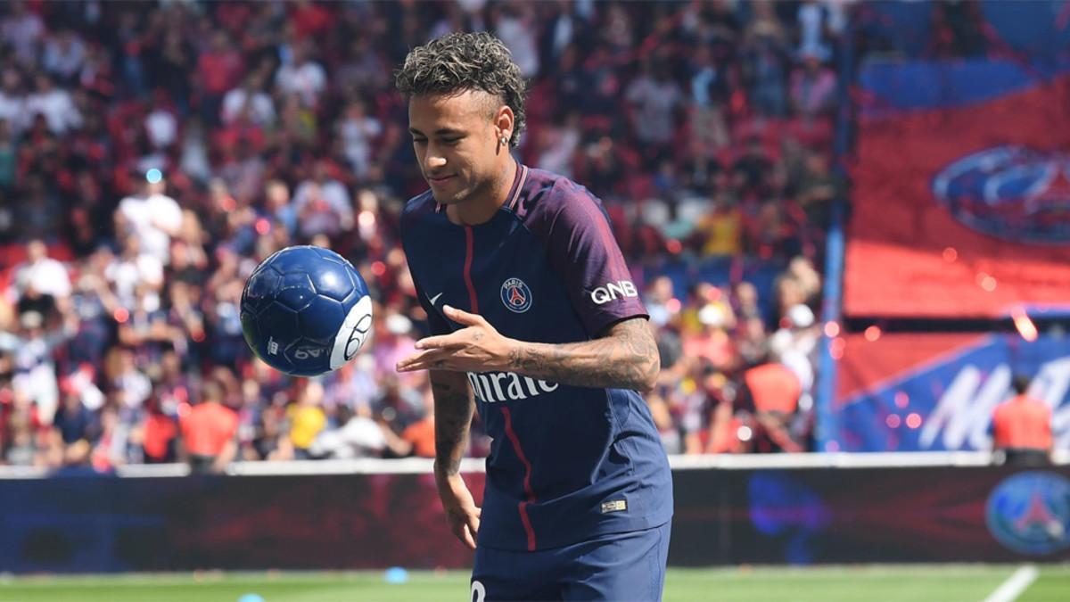 Neymar Junior en su presentación como nuevo jugador del PSG