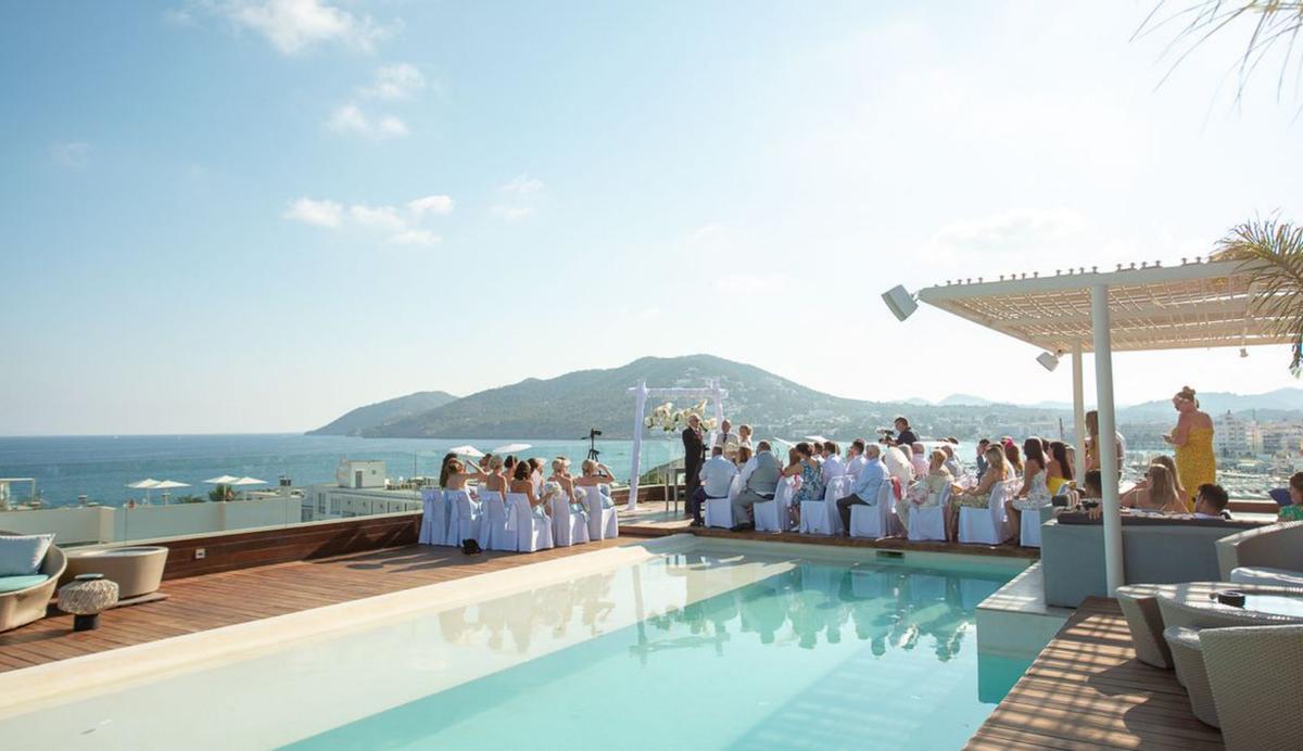 Ceremonias muy especiales con unas vistas increíbles. | FOTOS: AGUAS DE IBIZA GRAND LUXE