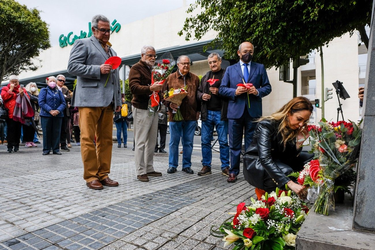 Ofrenda floral ante el busto de Felo Monzón por el 112 aniversario de su nacimiento