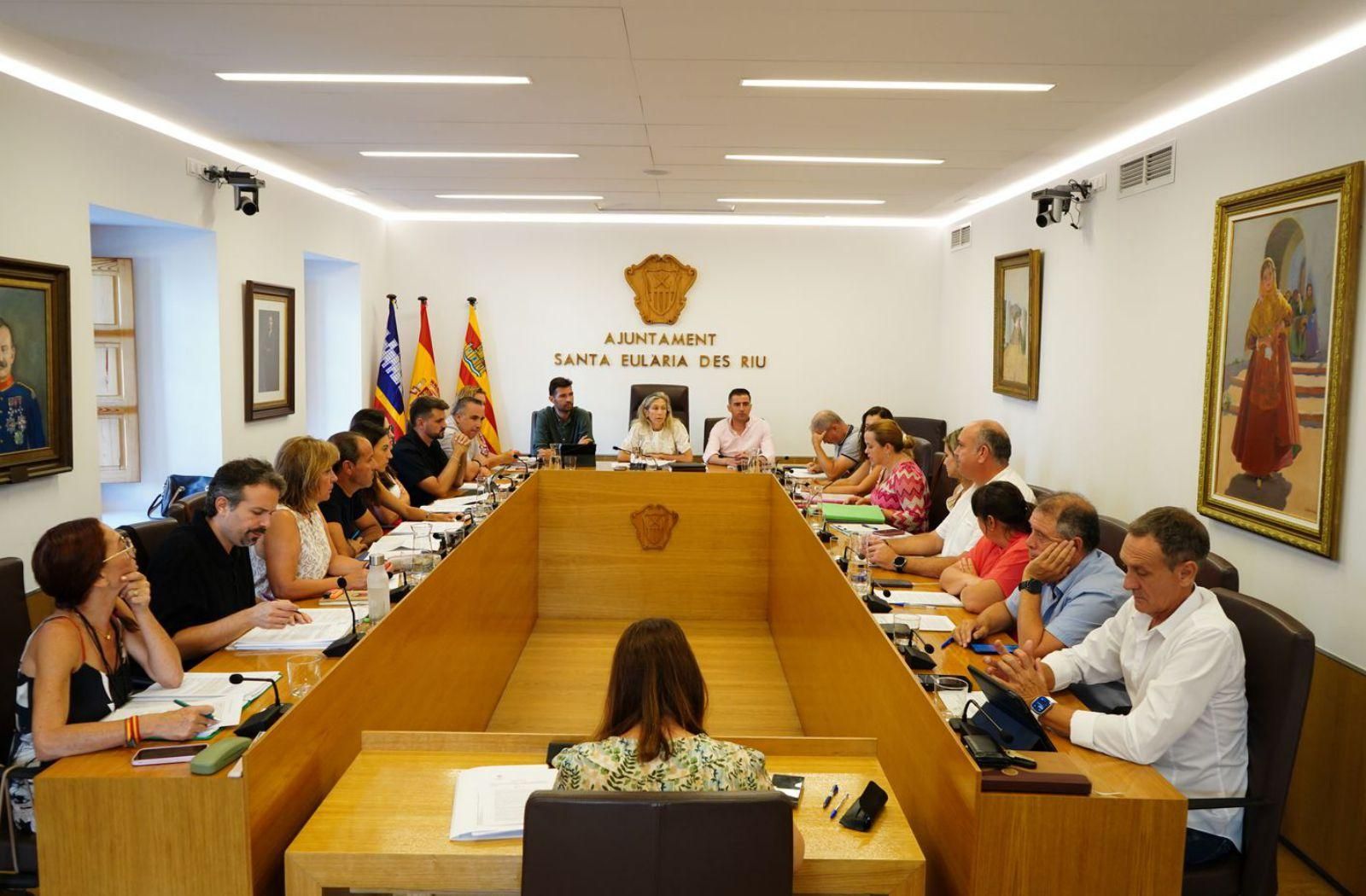 Inicio de la sesión plenaria en Santa Eulària. | A.S.E.