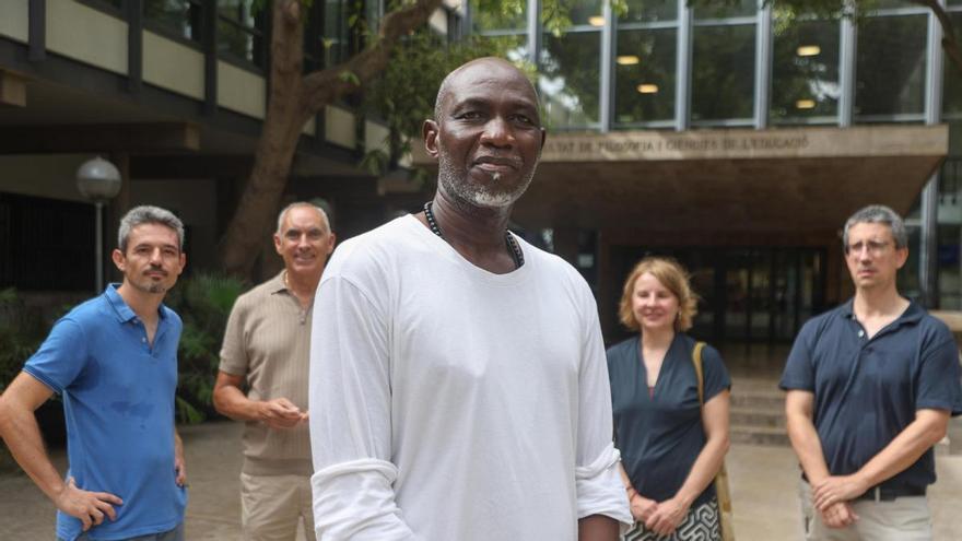 Abu reúne el dinero que necesita para acabar la carrera de educador social