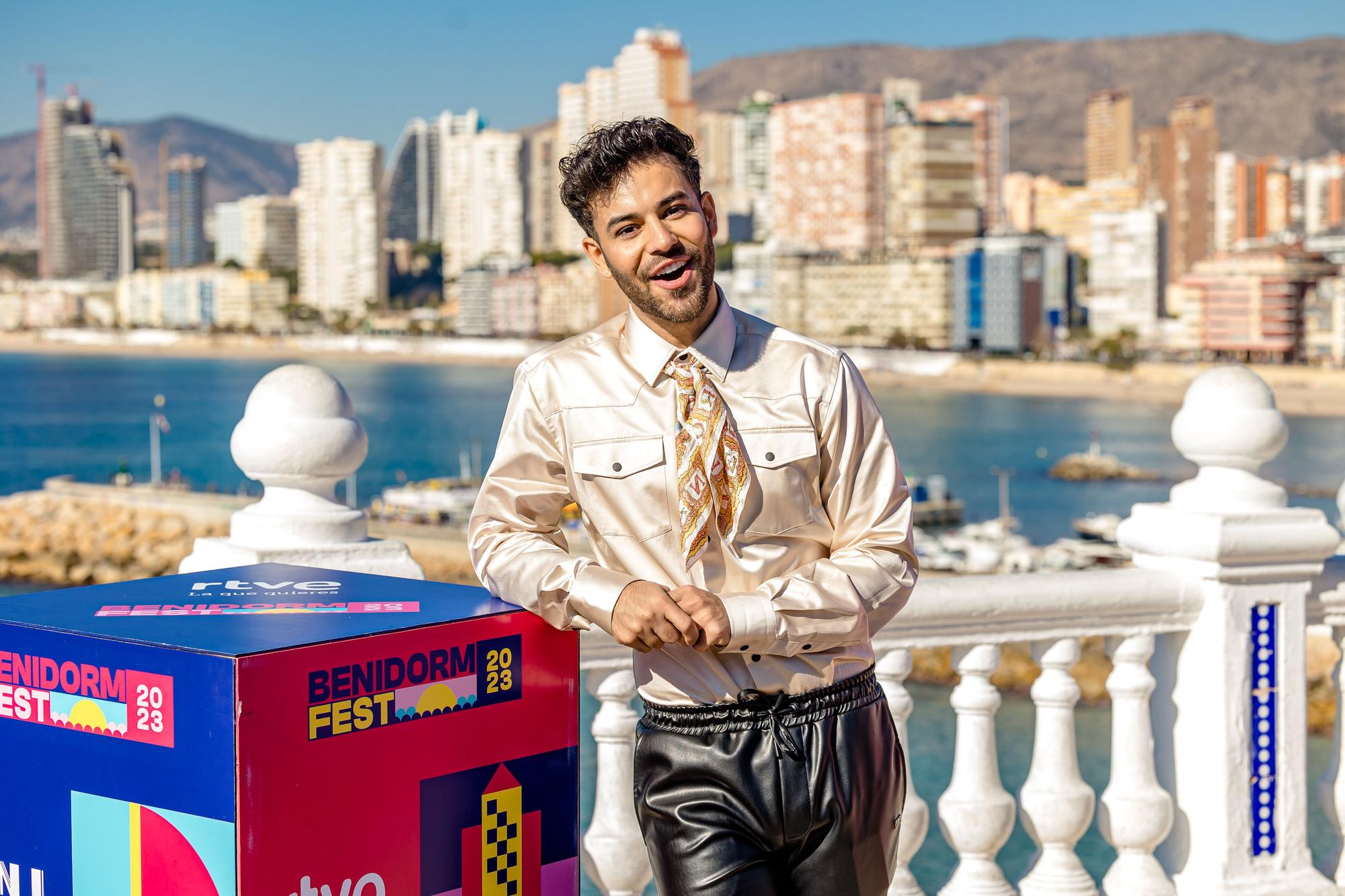 Baño de masas de los finalistas del Benidorm Fest en el castillo de Benidorm