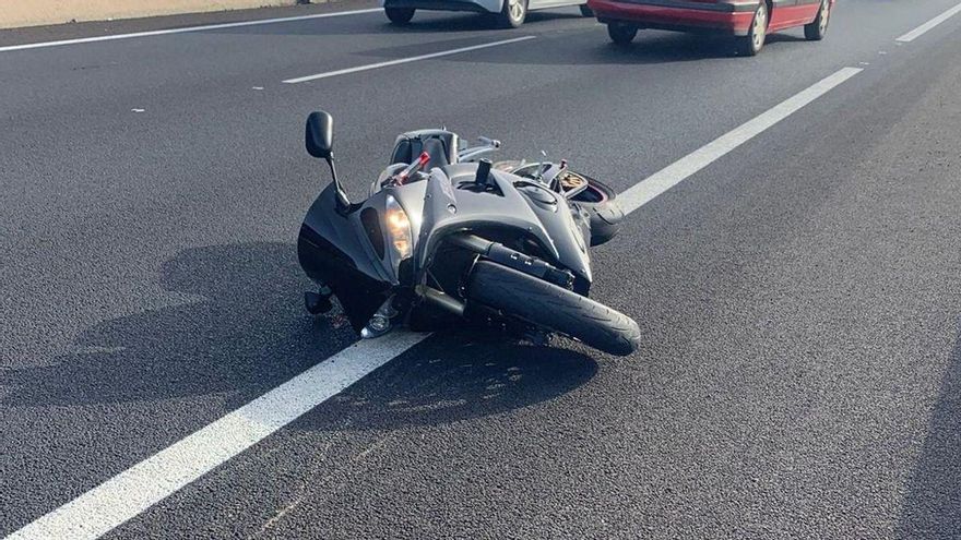 Grave un joven motorista por una caída en una peligrosa carretera en Tenerife