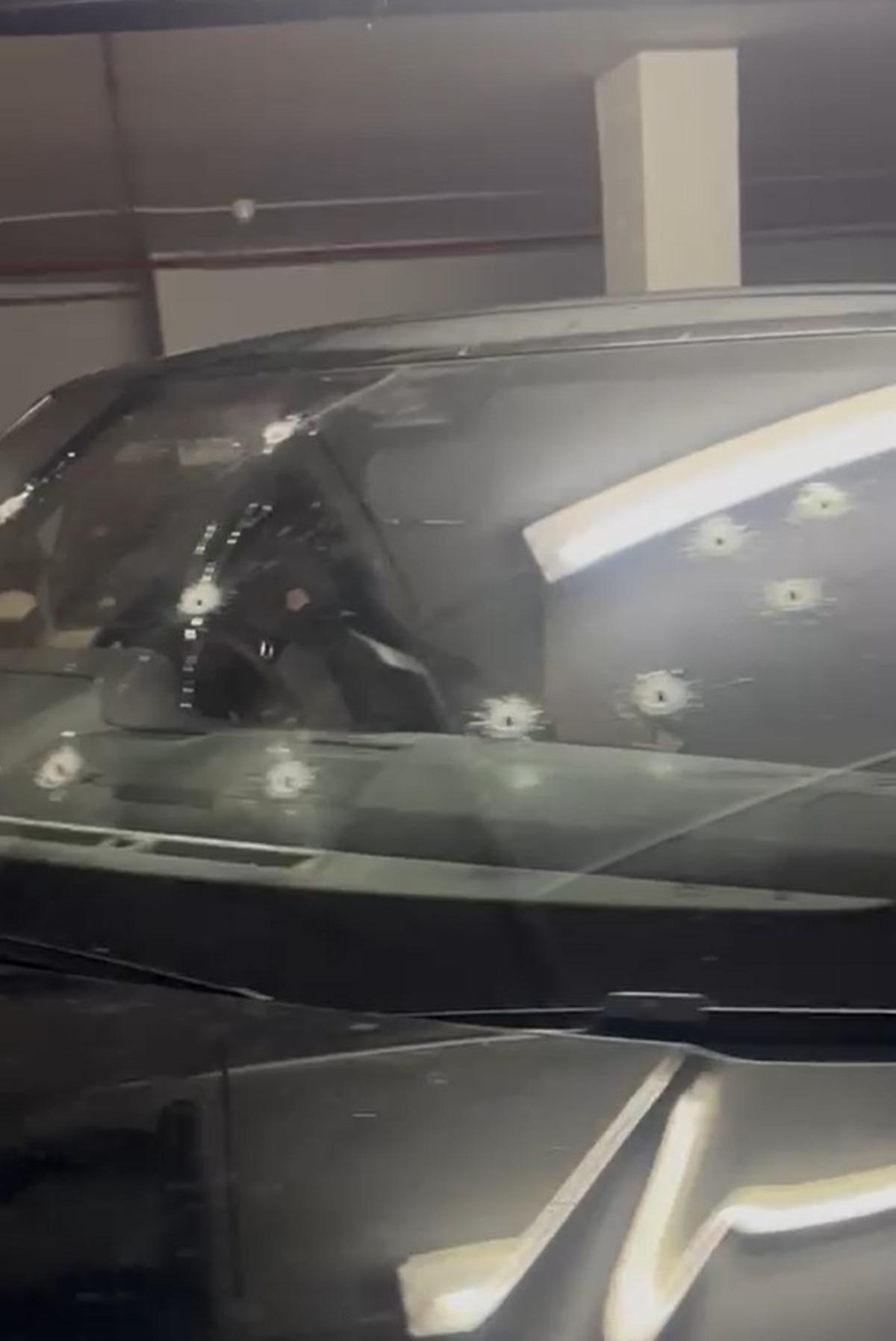 Imagen del parabrisas del coche del inglés tiroteado en Orihuela Costa.