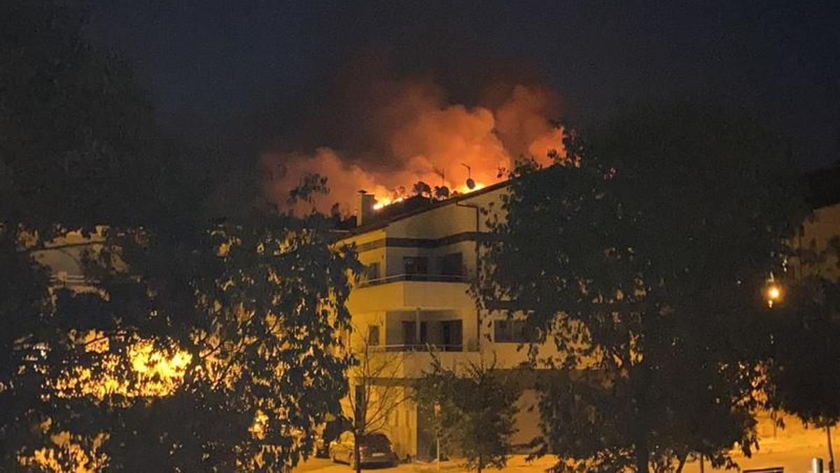 Veïns de Sant Vicenç viuen l'incendi de prop