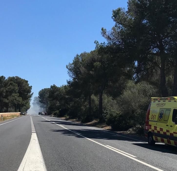 Un incendio en Son Verí obliga a cerrar la carretera de Cap Blanc