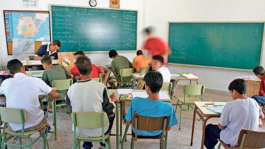 Jóvenes durante una clase en un centro educativo.
