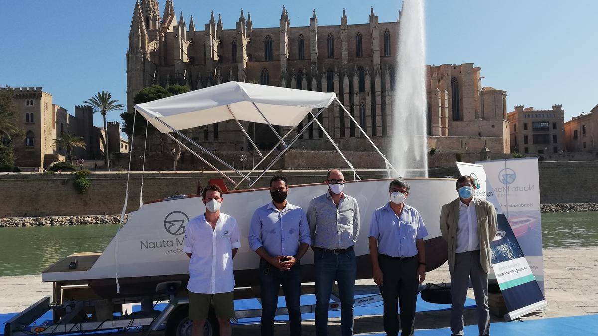 De dcha. a izq.: Francesc Antich, presidente de la Autoridad Portuaria de Baleares; Ramon Perminyà, regidor de Medi Ambient i Benestar Animal de l&#039;Ajuntament de Palma y presidente de Emaya; Pep Malagrava, director general de Energía y Cambio Climático; Antoni Morro, director general de Política Industrial, y Marc Balaguer, CEO fundador de Nauta Morgau y carpintero de ribera