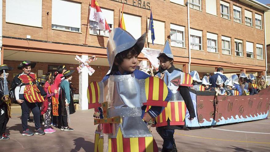 Una imagen del CEIP Las Eras durante la celebración de los carnavales en el patio.