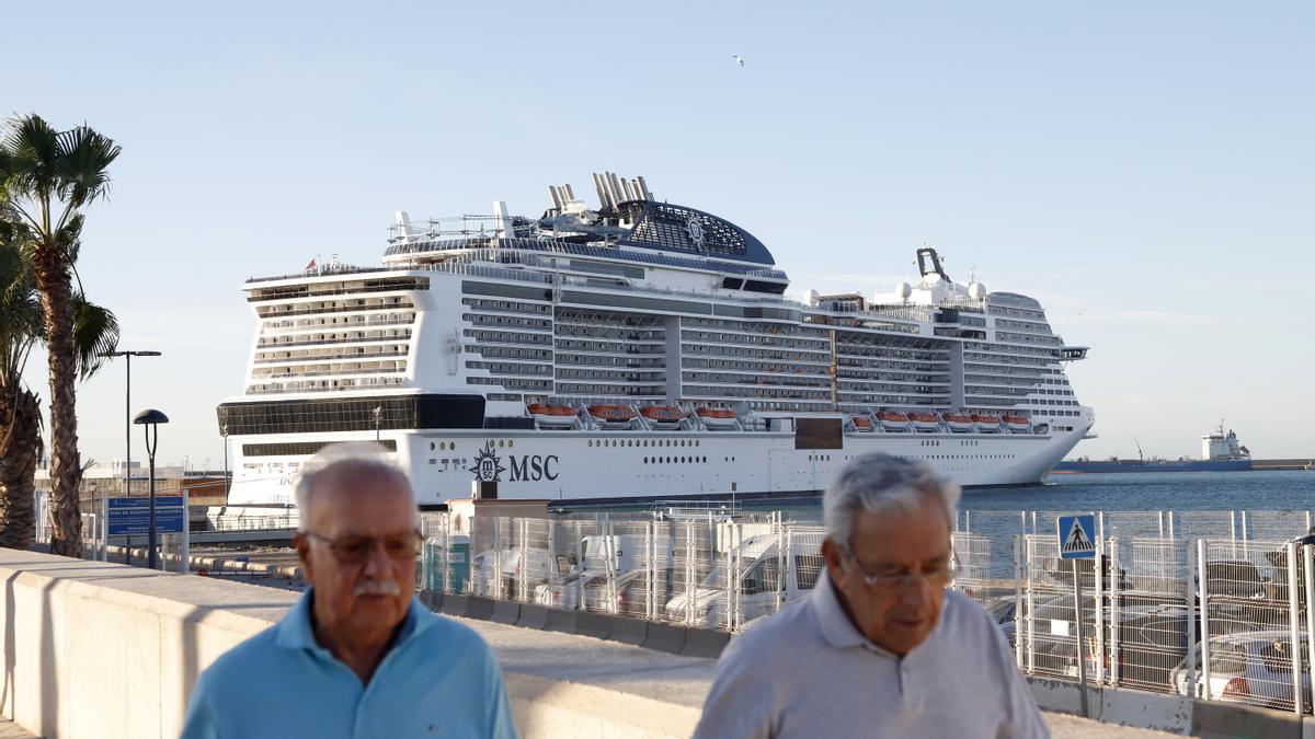 Crucero MSC Meraviglia, atracado en la Estación Marítima de la Ciudad.