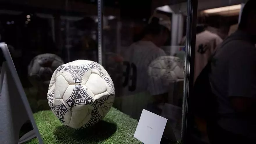 El balón de la ‘Mano de Dios’ sale a subasta por 2,5 millones de dólares