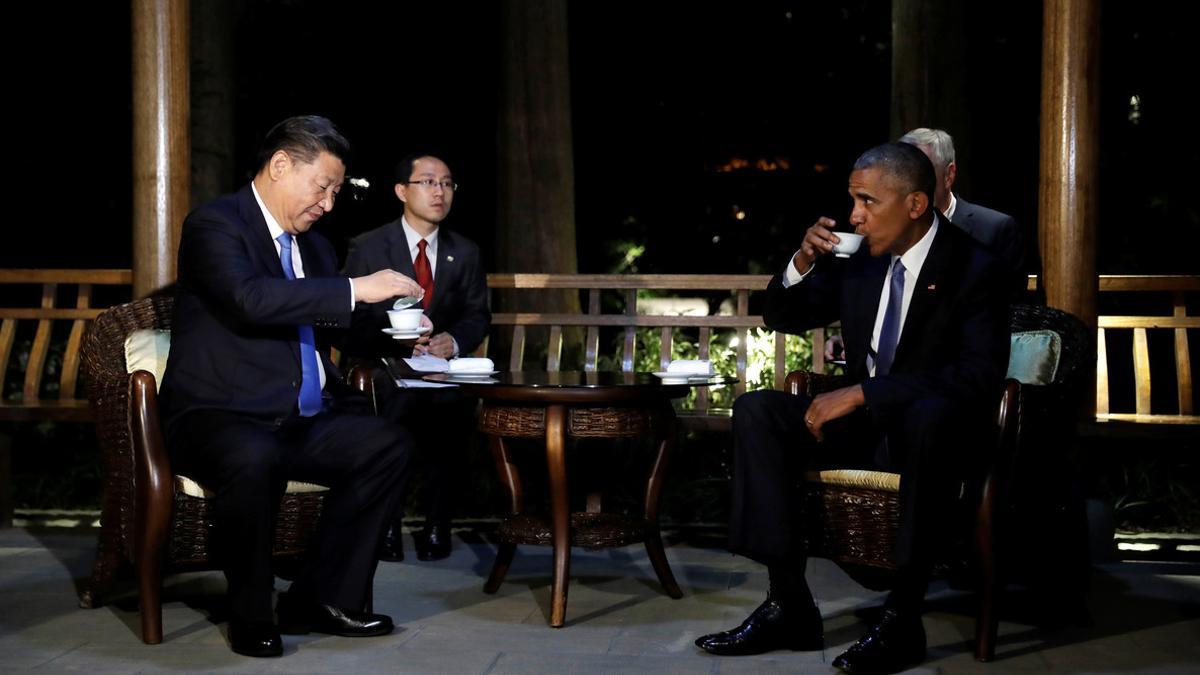 U.S. President Barack Obama and Chinese President Xi Jinping drink tea at a pavillion, at West Lake State Guest House in Hangzhou