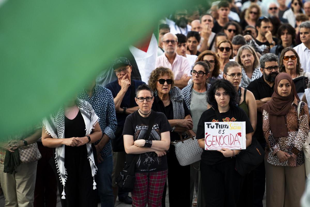 FOTOGALERÍA | Concentración en Cáceres en apoyo a la flotilla humanitaria
