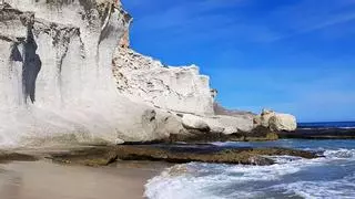 Esta es la cala andaluza que tiene una de las pocas dunas fosilizadas de España y que ha sido nombrada "la más bella del mundo"