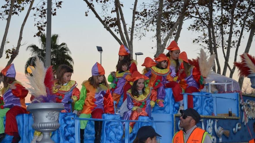 Las peñas ya tienen listos sus disfraces para el desfile de carrozas de este año