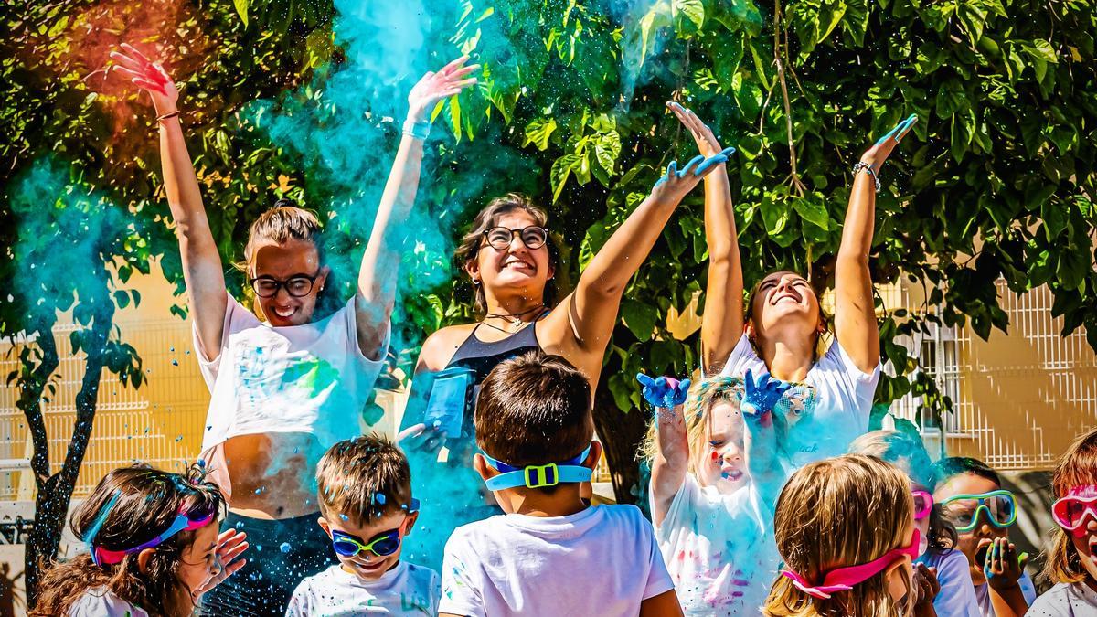 El Colegio Luis Vives organiza como cada año su escuela de verano para que el alumnado pueda disfrutar de sus vacaciones de una forma activa y divertida.