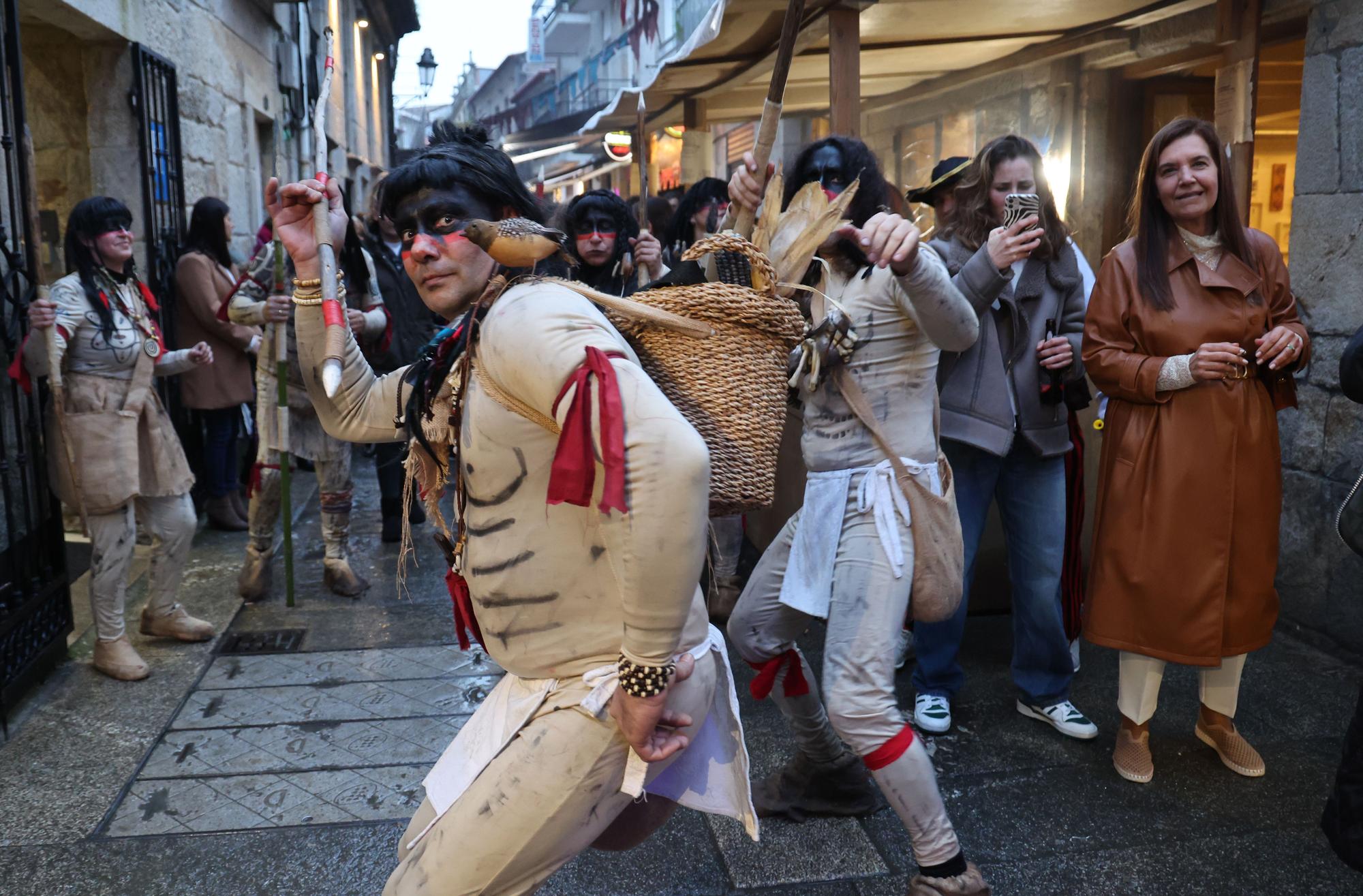 La representación teatral triunfó pese a la lluvia para luego trasladar el ambientazo de fiesta a las calles del casco histórico