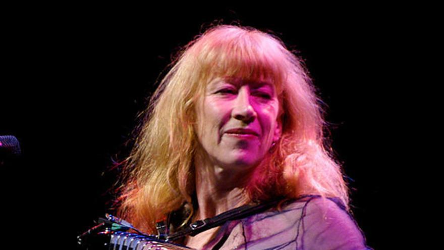 Loreena McKennitt

(Morden, Canadá, 1957). Esta viajera incansable es, con decenas de millones de discos vendidos, la gran representante de la música celta. Tras nueve años de silencio  publicó en 2006 ´The ancient muse´ y un  directo.