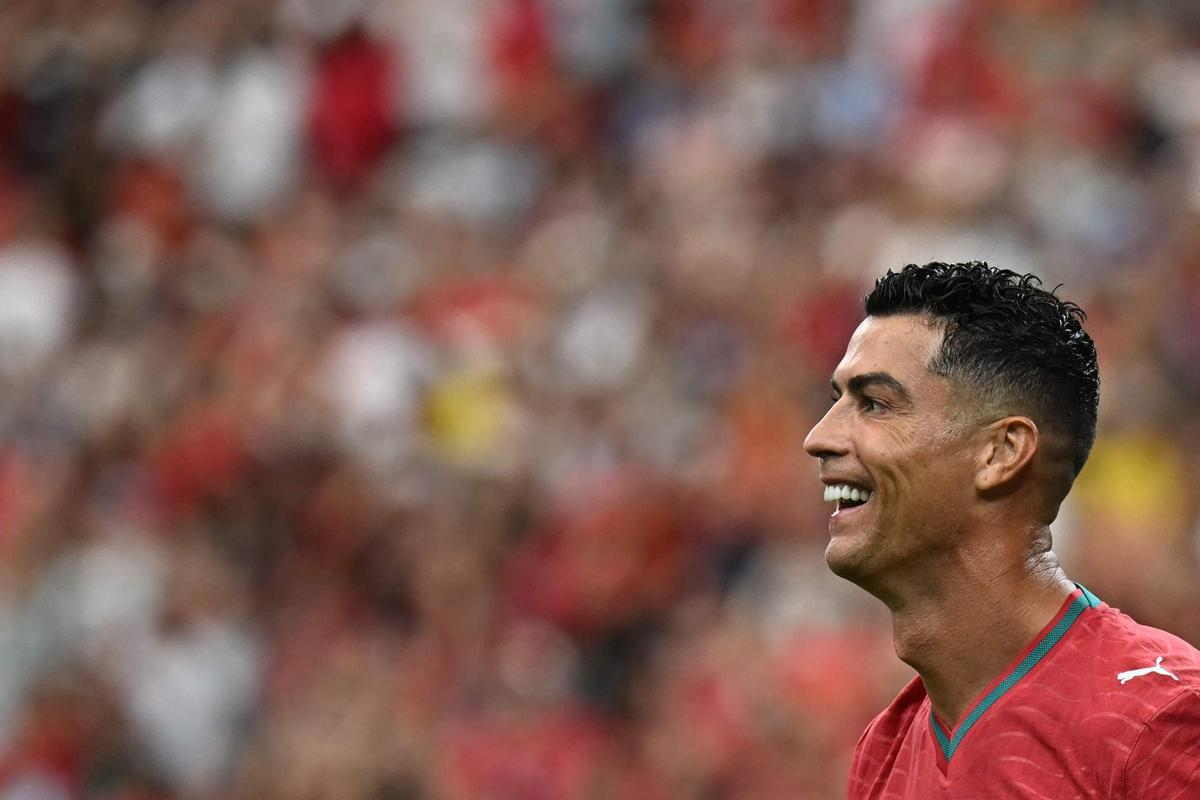 Cristiano exhibe sus galones y Portugal se pasea ante Uzbekistán
