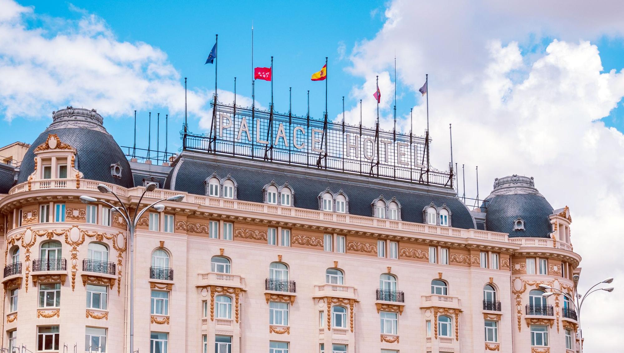 Nueva fachada del Hotel Palace tras la reforma de su fachada