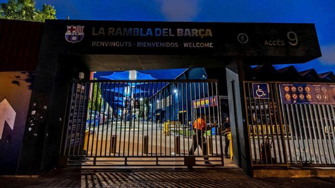 El entorno del Camp Nou vacío un día de partido