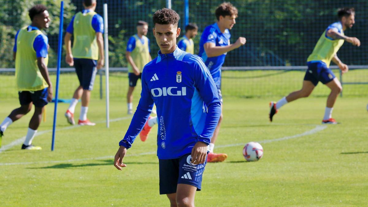 Un momento del entrenamiento / FUTBOL. 2. REAL OVIEDO. ENTRENAMIENTO