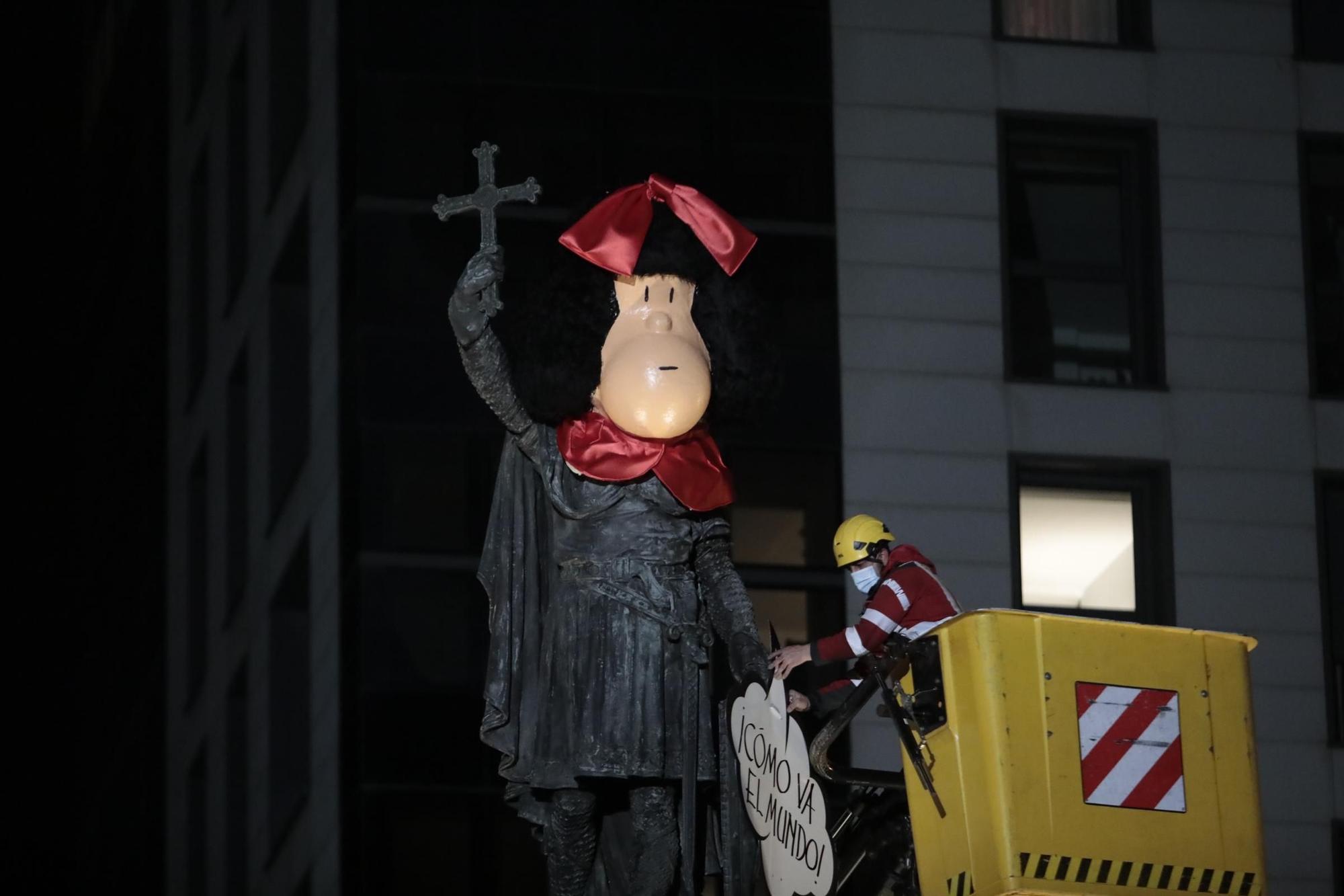 El carnaval de Gijón recuerda a Quino con Pelayo disfrazado de Mafalda