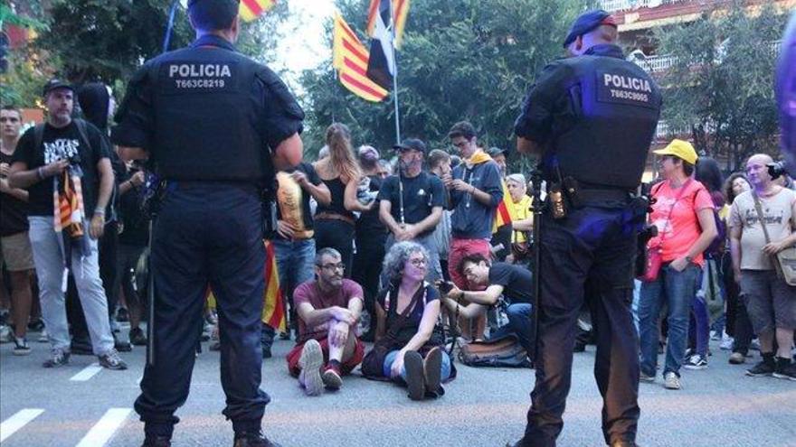 Guardias civiles, policías y mossos evitarán repetir las fotos del 1-O