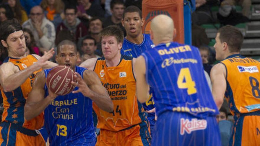 Un momento de un partido entre el Valencia Basket y el Gran Canaria.