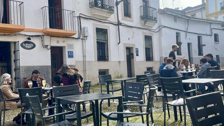 Adiós a La Matilda en la plaza Santiago de Cáceres