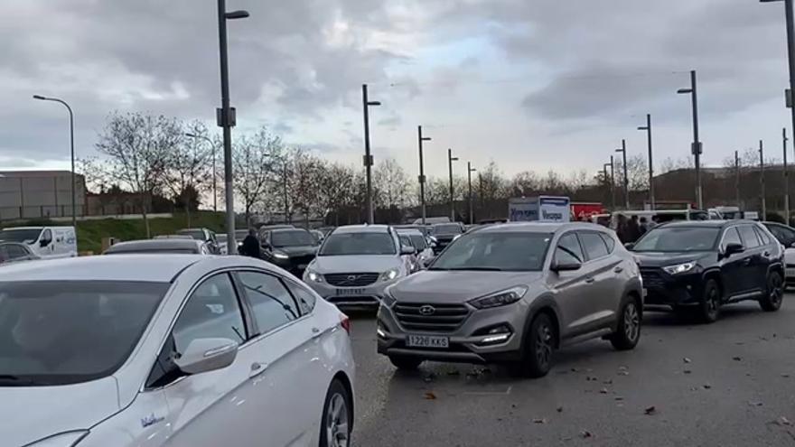 Hosteleros y comerciantes de Almendralejo protestan por el cierre de sus negocios