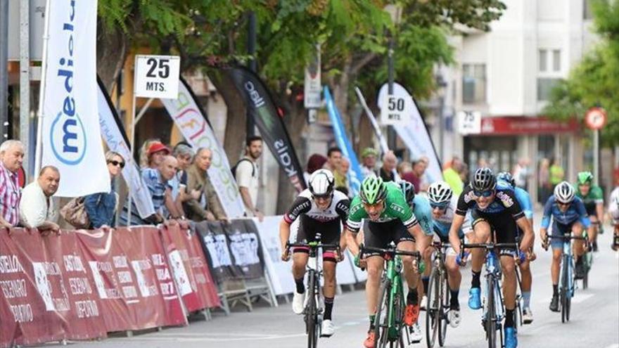 Viejo gana en Benicàssim y es el primer líder de la Volta