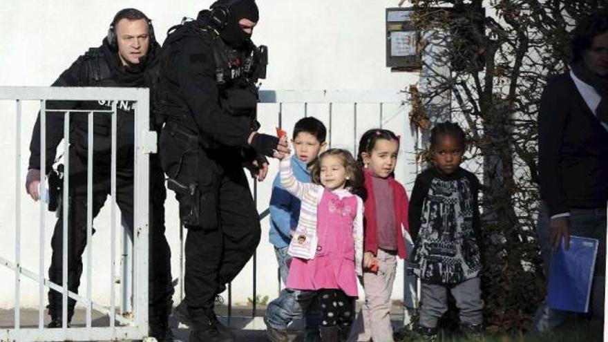 Liberados 20 niños secuestrados en una guardería de Francia por un adolescente