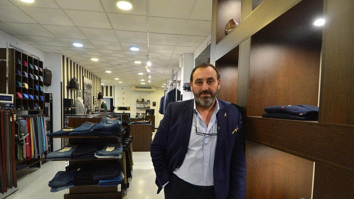 Hacer el agosto con... Fernando Santiago, presidente del comercio de Zona Centro.