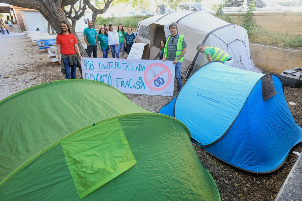 Algunos de los docentes que han participado en el encierro