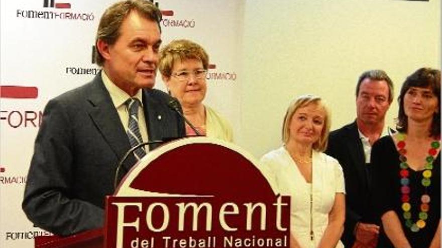 Mas durant la inauguració del renovat centre de formació de Foment de Treball a Barcelona.